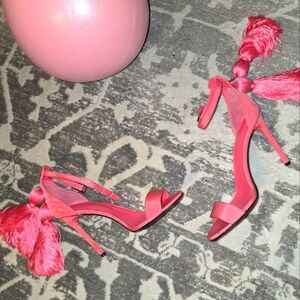 OSCAR De La Renta silk coral pink hills with tassels. Size 38